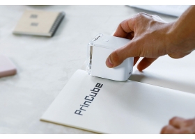 THIS HANDHELD COLOR PRINTER IS LITERALLY THE SIZE OF A REGULAR PRINTER’S INK CARTRIDGE