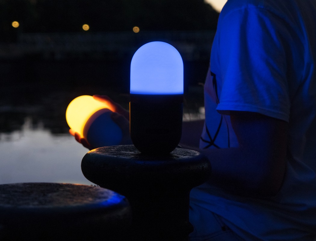 lucis_moodlamp_and_charger_03.jpg lucis_moodlamp_and_charger_03.jpg