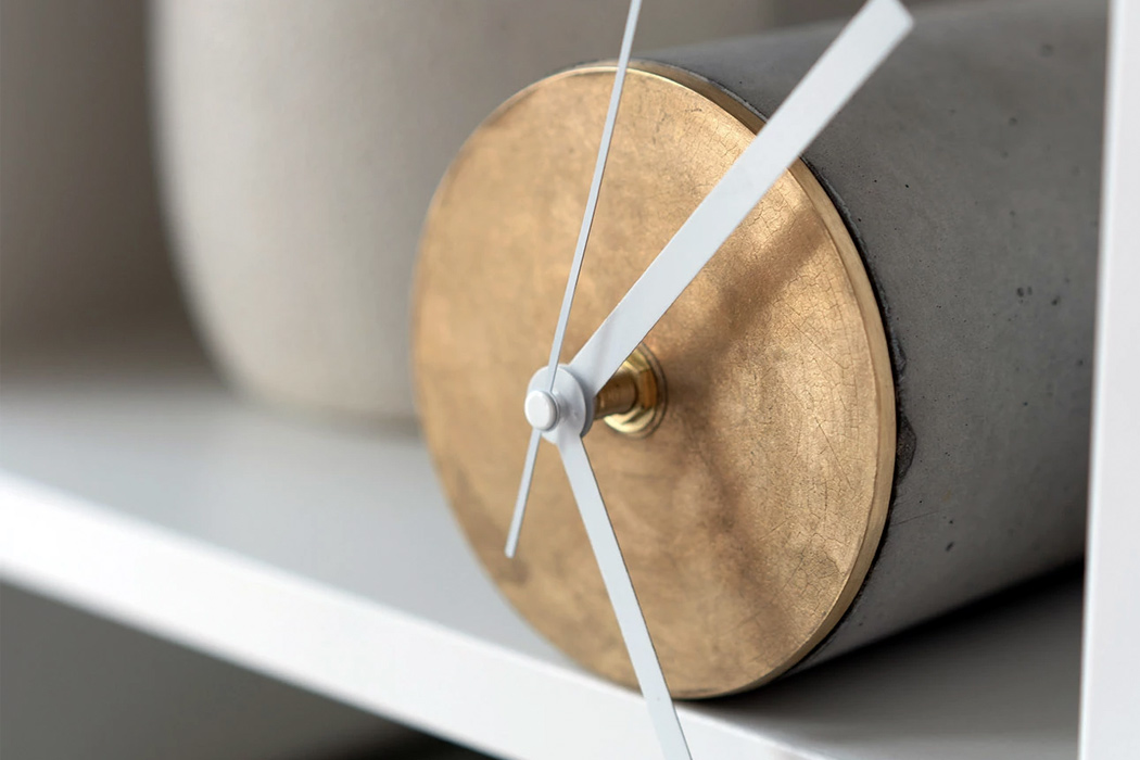 tangent_self_balancing_silent_clock-yankodesign-02.jpg
