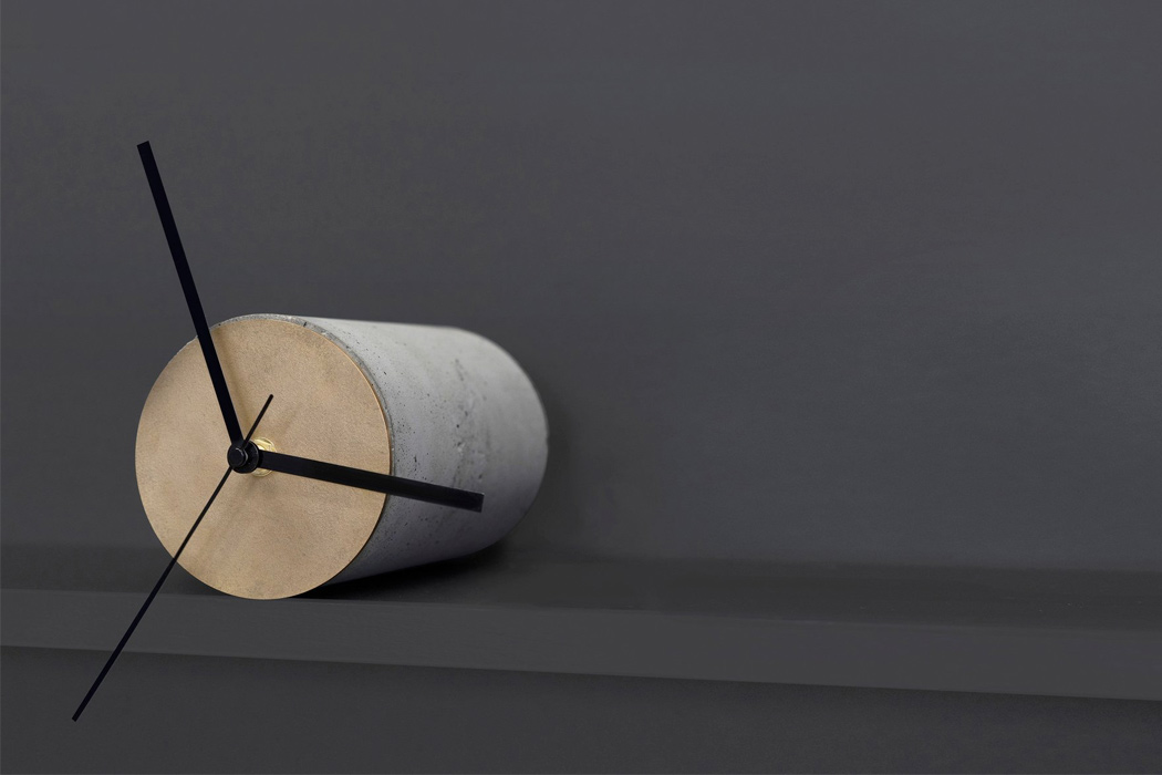 tangent_self_balancing_silent_clock-yankodesign-05.jpg