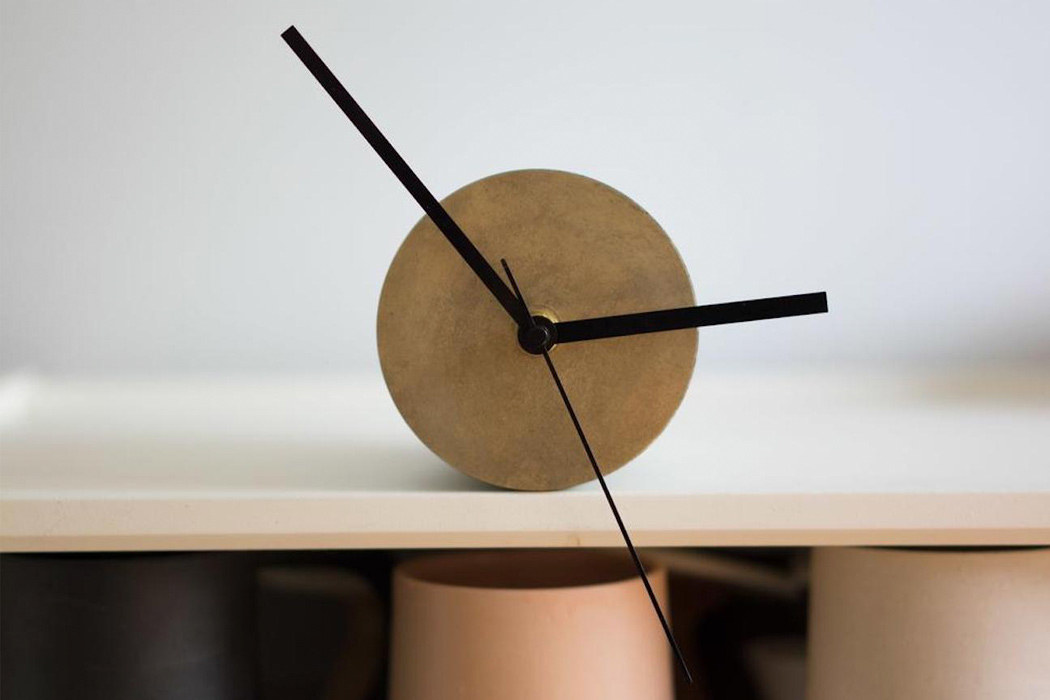 tangent_self_balancing_silent_clock-yankodesign-06.jpg
