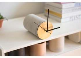 THIS SELF BALANCING CLOCK IS AS SILENT AS A MOUSE!