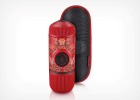 IF SANTA CLAUS OWNED A PORTABLE ESPRESSO MACHINE, THIS WOULD BE IT…