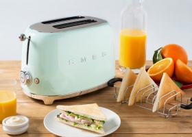SMEG’S TOASTER IS 100% RETRO GLORY!