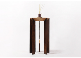 在夜晚，闪烁的灯光减轻了眼睛的疲劳，照亮了昏暗房间~