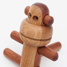 培养孩子动手能力的木制手作小猴玩具