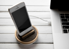 Cozy Cradle for Your iStuff